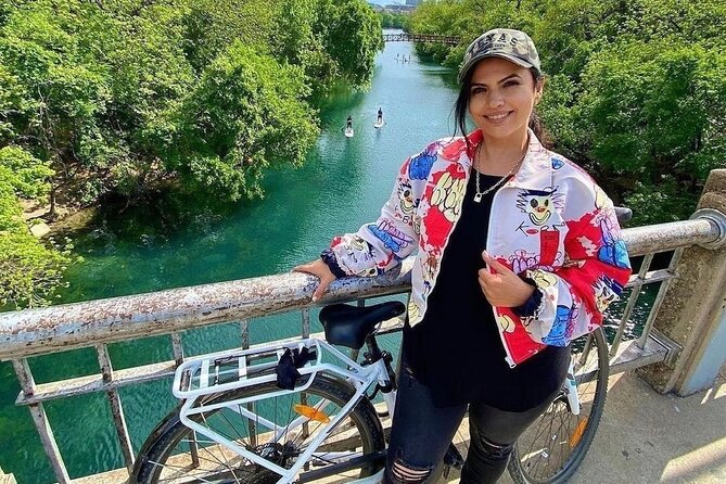 1-Hour E-Bike Rental in Austin - Entering Austin on a pedal-assist e-bike (without the stress)