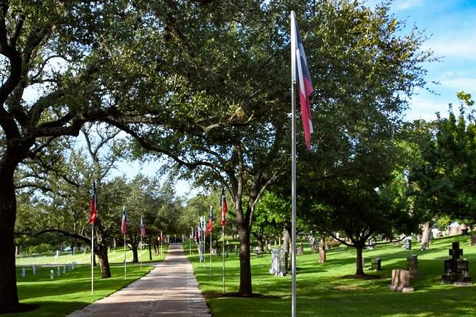 Austin and Hill Country Sightseeing Tour - Lady Bird Lake and the performing-arts stretch: parks, views, and people-watching