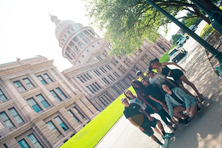 Austin: Best of Austin Driving Tour with Local Guide - Riding in an air-conditioned Mercedes van that keeps you comfortable