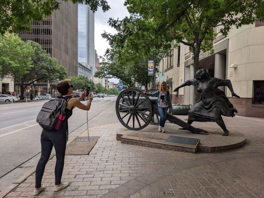 Austin: Downtown History Walking Tour - Starting at Halcyon Coffee on 4th Street: a smart way to begin
