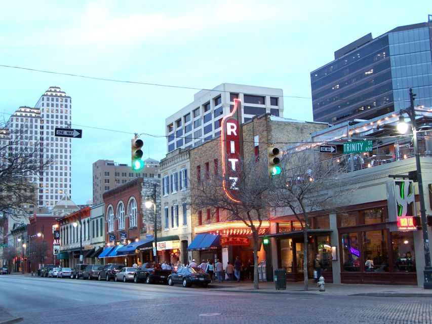 Austin: Downtown Live Music Pub Crawl - Starting at The Driskill: the easiest way to kick off a busy night
