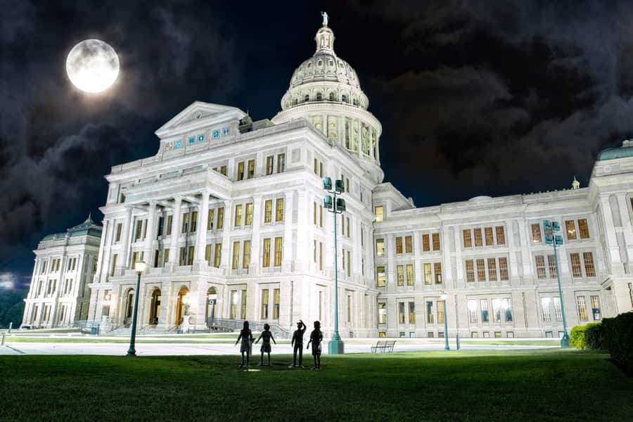 Austin Ghosts Spirits & Poltergeists Haunted Walking Tour - Key things that make this tour worth your time