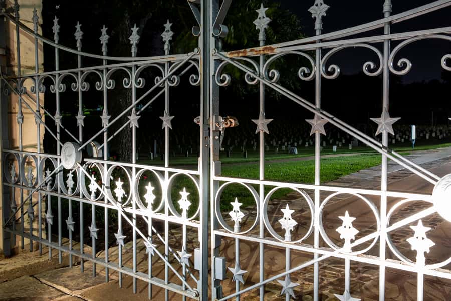 Austin Ghosts Spirits & Poltergeists Haunted Walking Tour - Stop by Stop: Omni Hotel, Driskill, Buffalo Billiards, and HandleBar
