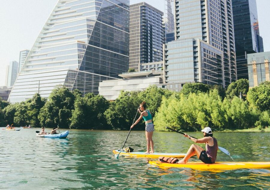 Austin: Lady Bird Lake Stand-Up Paddleboard Rental - Starting at Waller Creek Boathouse: how the 2 hours begin