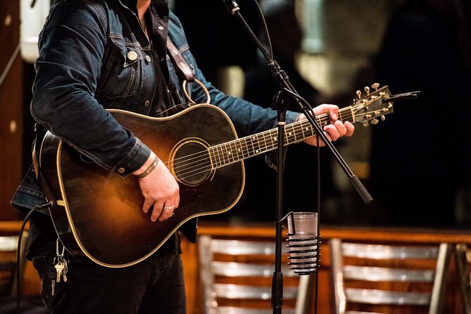 Austin Live Music Crawl - Meeting at the Driskill: where to stand so you don’t miss the van