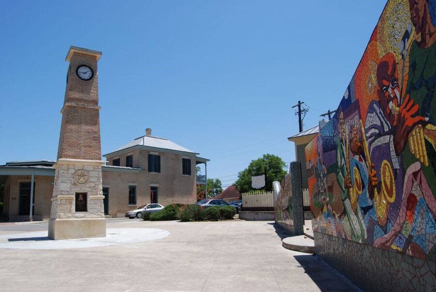 Austin: Panoramic City Center Tour with Stops - Murals and public art on the move: how to spot Austin’s street-level personality