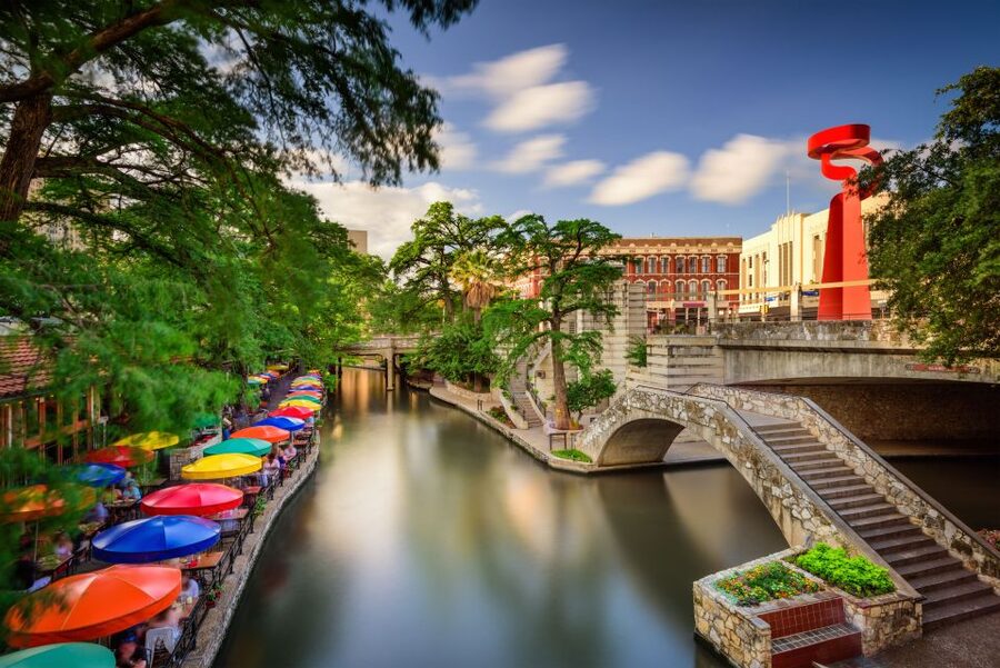 Austin to San Antonio Day Trip: Alamo Tour & Boat Cruise - Guides can make or break the day