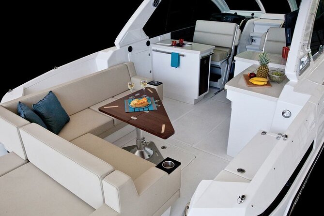 Austin Yacht Charter Experience on Lake Travis - Step-by-step: what happens on the Lake Travis portion