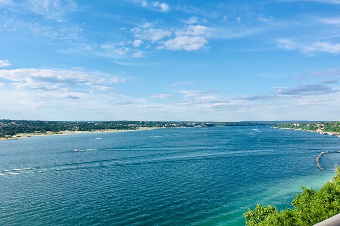 Austin Yacht Charter Experience on Lake Travis - Comfort, pacing, and group size: why this works for friends and teams