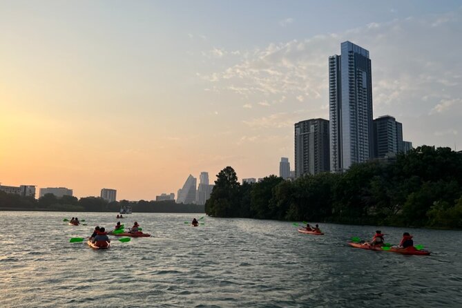 Downtown Austin Sunset Kayak Tour with 1.5 Million Bats - Gear that’s included: what you get and what you should wear