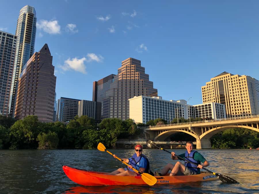Downtown Sunset Tandem Kayak with 1.5M Bats - Learning to kayak fast: when the lesson actually helps