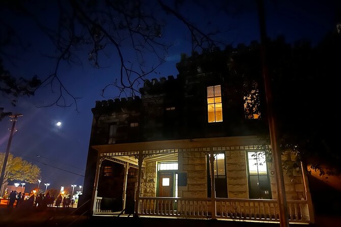 Ghost Maker Tour in Georgetown: Adults Only - Meeting at Mesquite Creek Outfitters, then a pub start