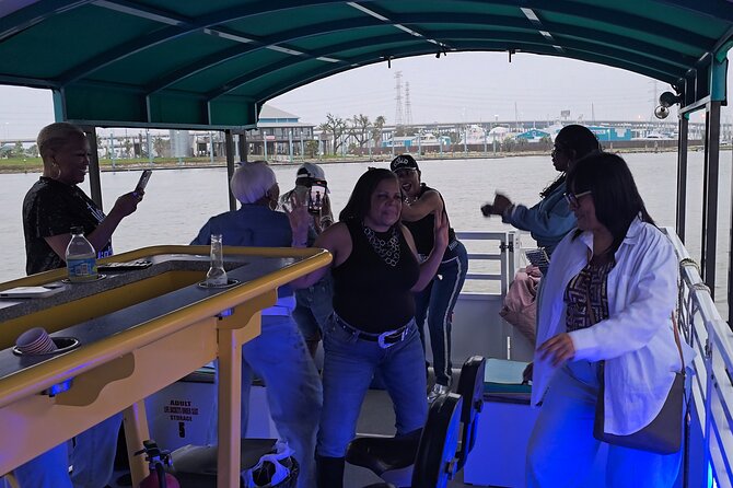 Lake Travis Party Boat and Swimming - Lake Travis Party Boat Basics: the 3-hour Austin water plan