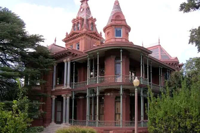 The Madam's Curse Walking Ghost Tour - Stop 1: The Driskill Hotel and Its Ghostly Reputation